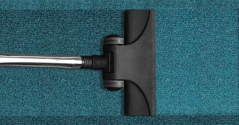 Comment j'évalue un aspirateur silencieux en magasin