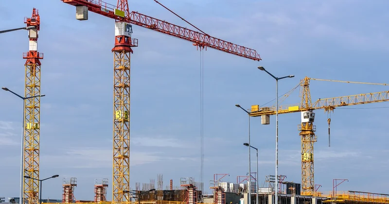 Différence entre béton armé et béton banché : la confusion la plus fréquente