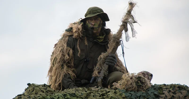 Filet de camouflage militaire chez Decathlon, Leroy Merlin ou Amazon : ce qu'on trouve vraiment