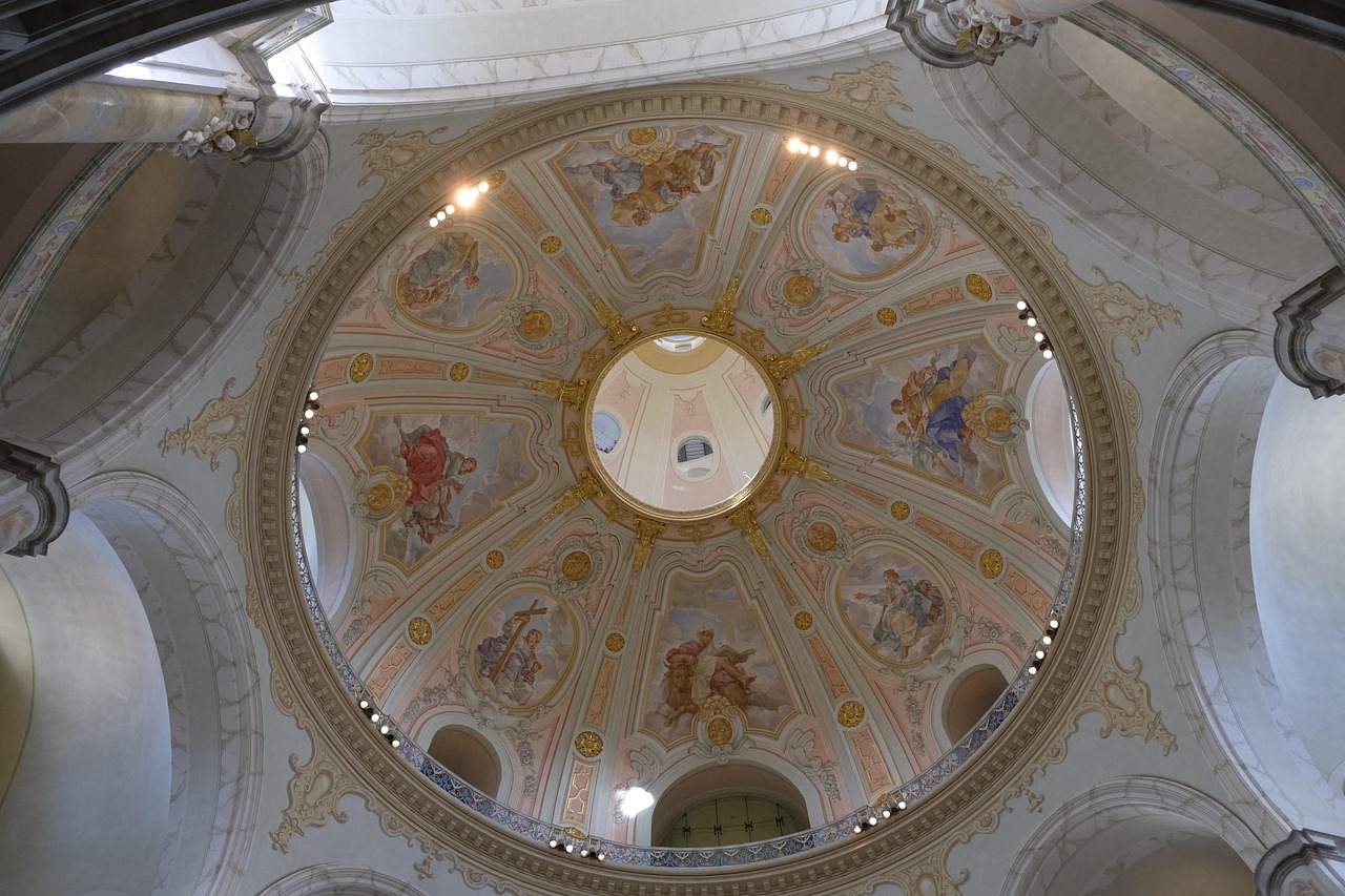 Quelles sont les étapes pour peindre un plafond sans traces ni coulures ? découvrez l'art de la peinture de plafond pour transformer vos espaces avec élégance et originalité. techniques, inspirations et conseils pour un résultat unique.