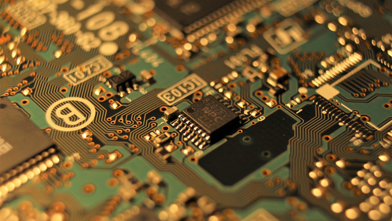 d&eacute;couvrez des techniques de peinture adapt&eacute;es aux petites pi&egrave;ces pour optimiser l'espace et illuminer votre int&eacute;rieur avec style.